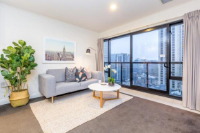 Lovely City Apartment! Views, Pool and Gym